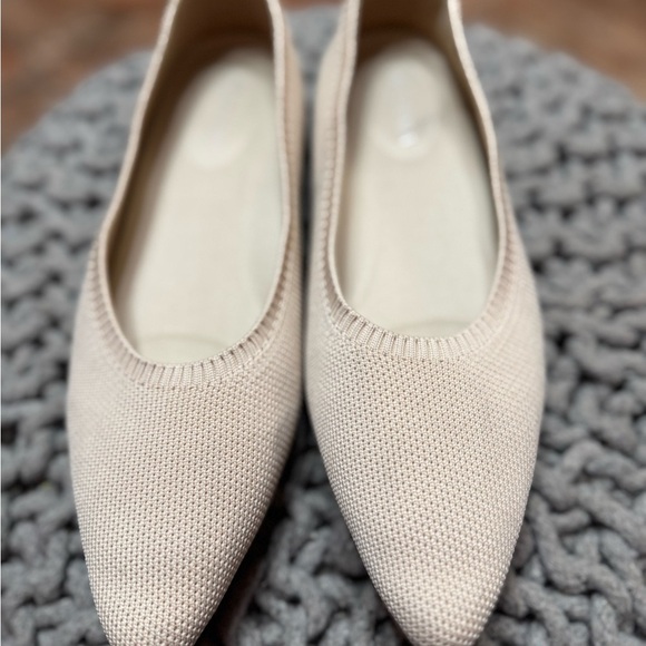 Vivaia Aria Pointed Toe Black Ballet Flats Size 39.5 - Picture 3 of 9